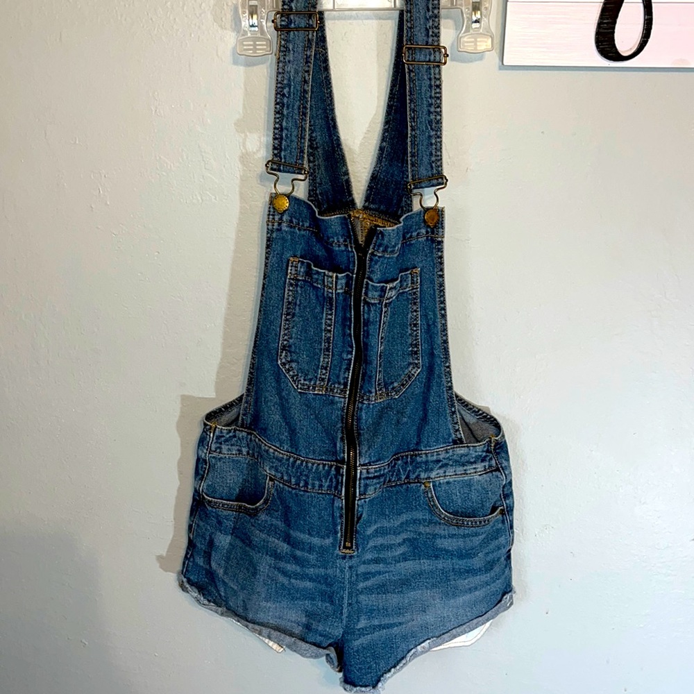 Women’s bullhead overall shorts